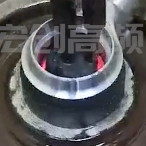 感應(yīng)淬火設(shè)備在對鋼鐵件進(jìn)行淬火回火的過程中，需要注意哪些方面？
